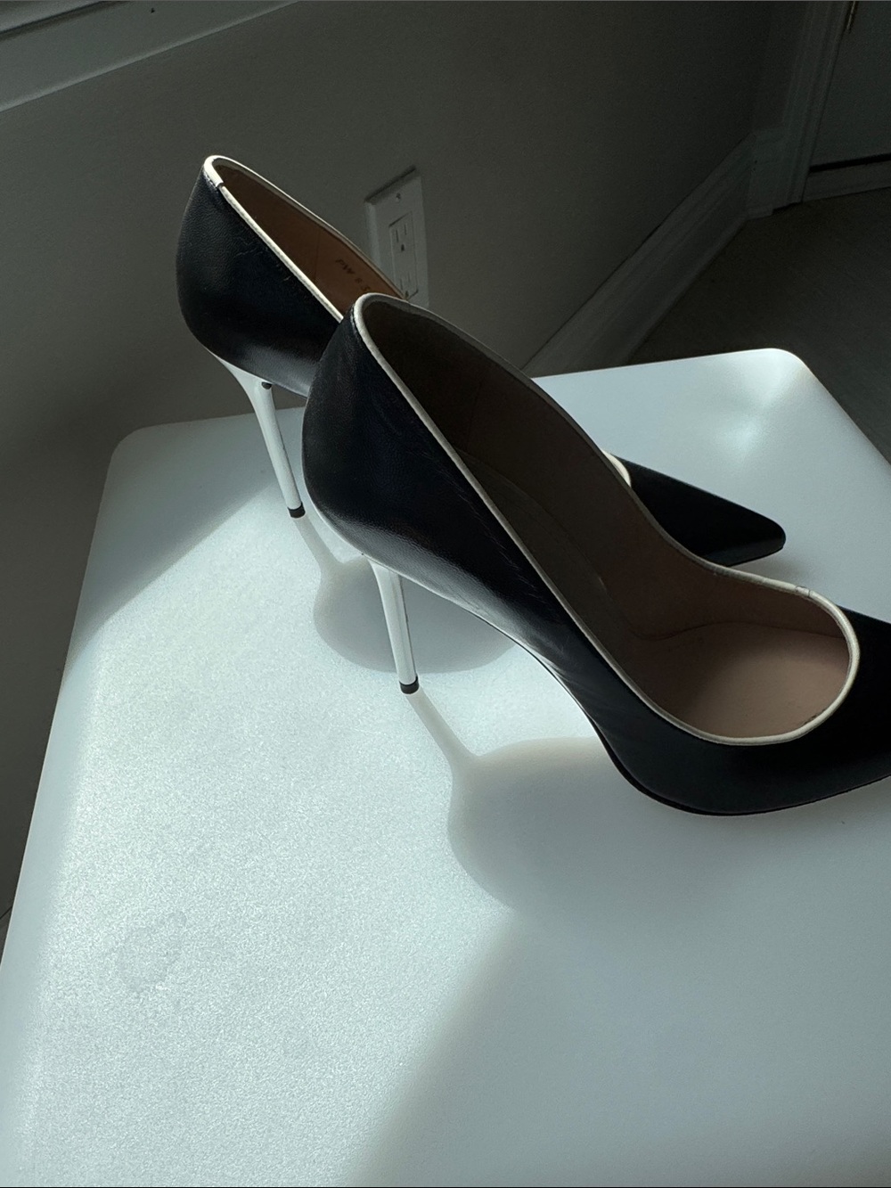 Stuart Weitzman Black Leather Pointed Pumps with Cream Trim - Picture 3 of 5